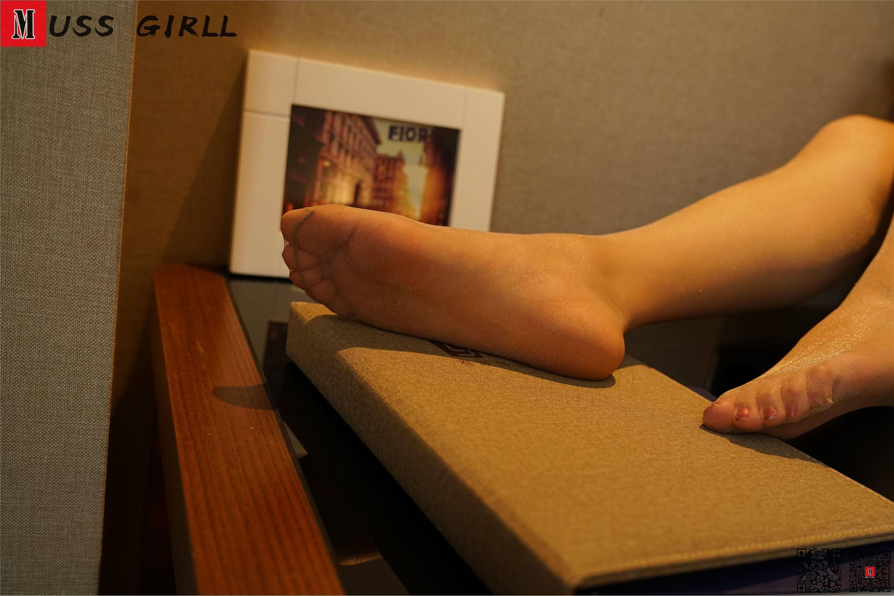 MussGirl慕丝女郎  NO.243-酒店格子裙肉丝